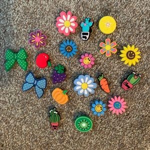 CROC charms “jibbitz”